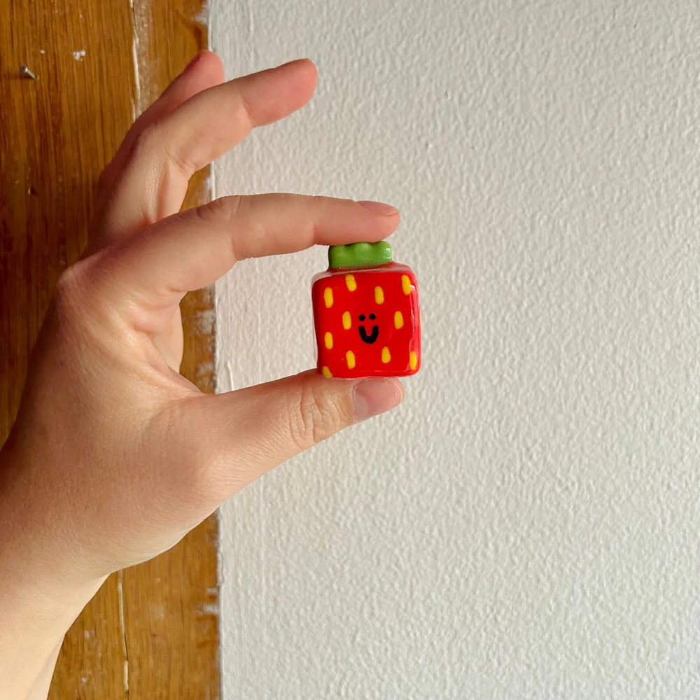 Figurine porte-bonheur Fraise - Image 2