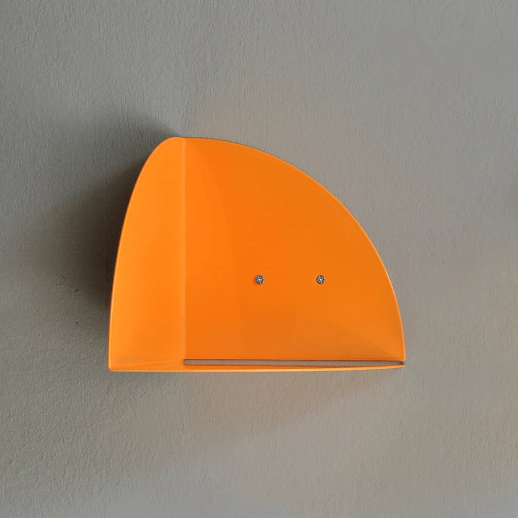 Tablette d'angle orange