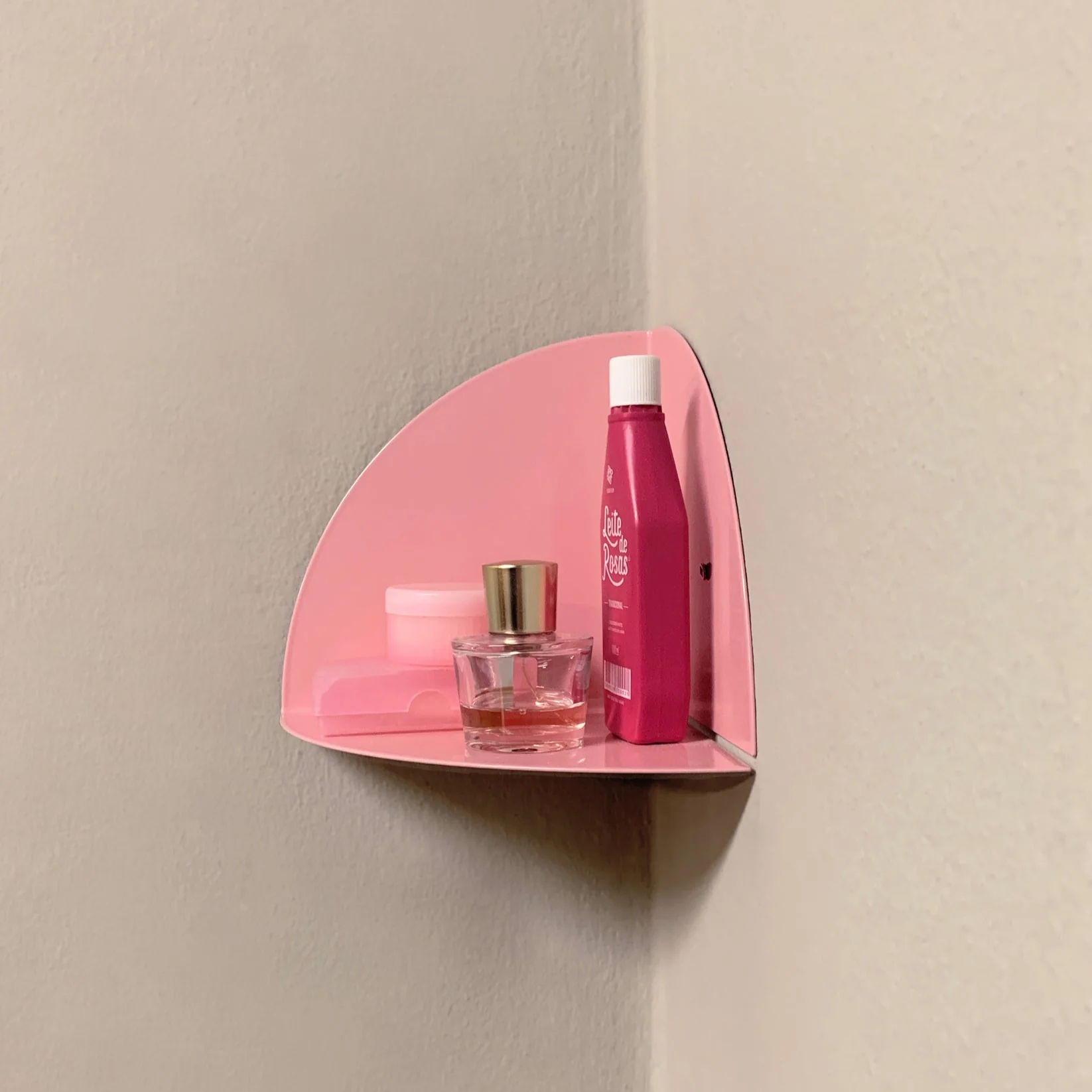 Tablette d'angle rose